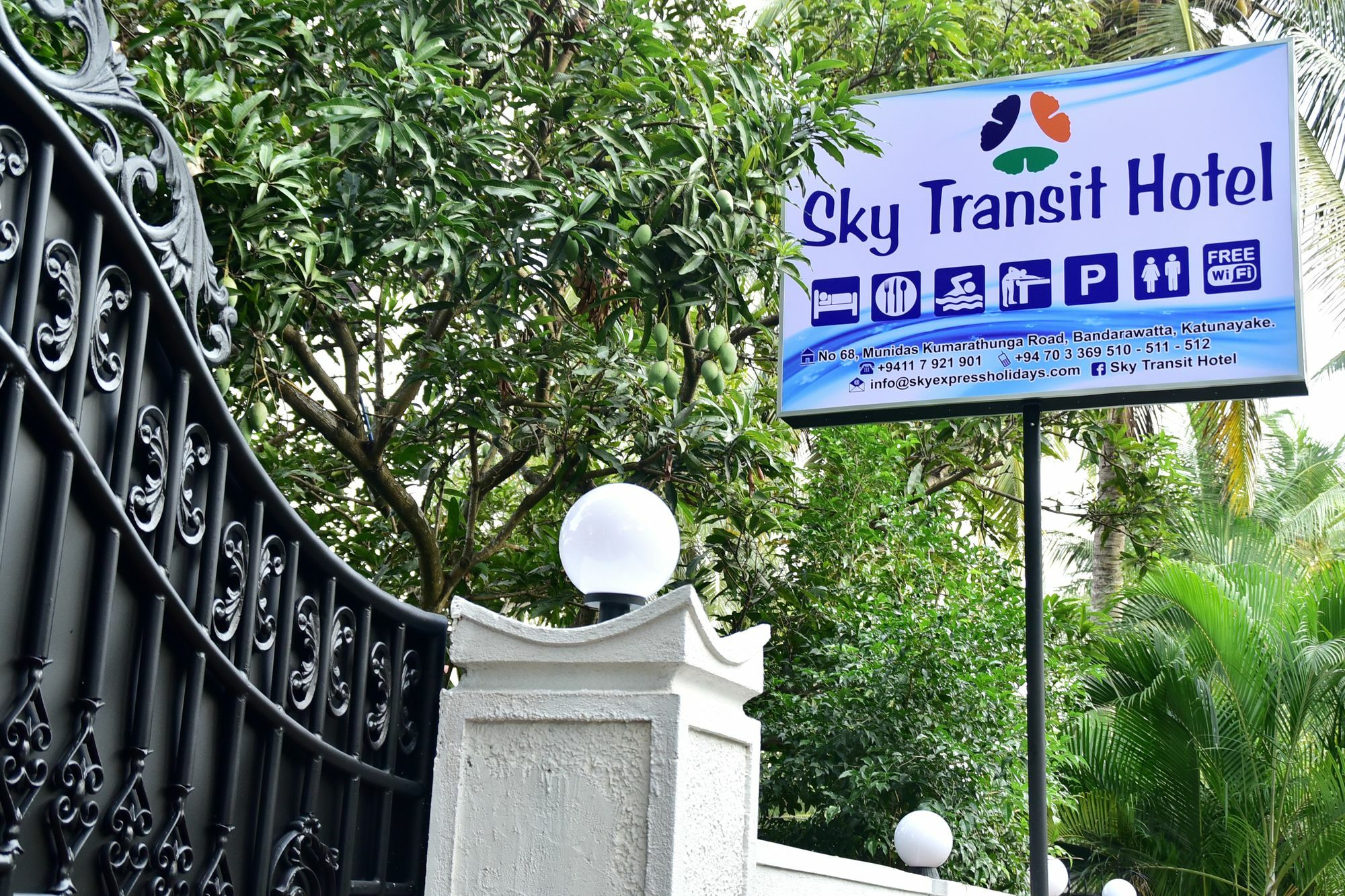 Sky Transit Hotel Катунаяка Екстер'єр фото